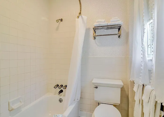 Atlantic Hotel, Inc Hotel *